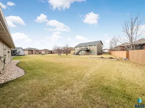 Exterior - 1909 S Firefly Dr, Sioux Falls, SD 57110 photo 4 of 6