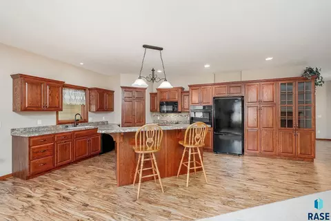 Kitchen - 1909 S Firefly Dr, Sioux Falls, SD 57110 photo 2 of 4