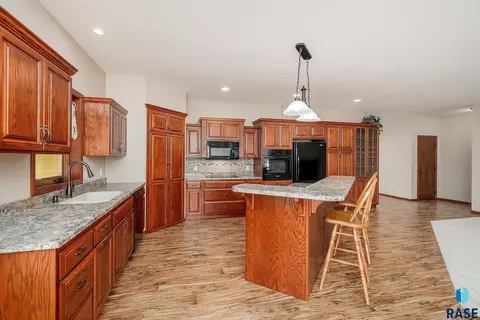 Kitchen - 1909 S Firefly Dr, Sioux Falls, SD 57110 photo 4 of 4