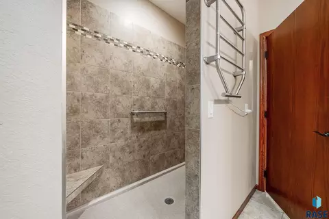 Bath - 1909 S Firefly Dr, Sioux Falls, SD 57110 photo 2 of 3