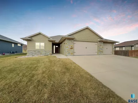 1909 S Firefly Dr, Sioux Falls, SD 57110