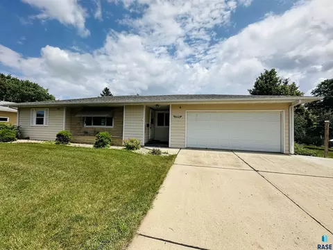 512 Division Ave, Madison, SD 57042
