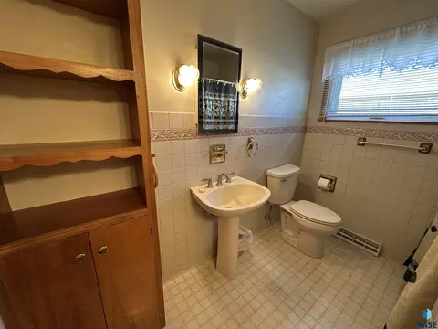 Bath - Division Ave, Madison, SD 57042 photo 3 of 5
