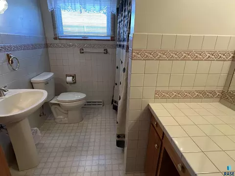 Bath - Division Ave, Madison, SD 57042 photo 1 of 5