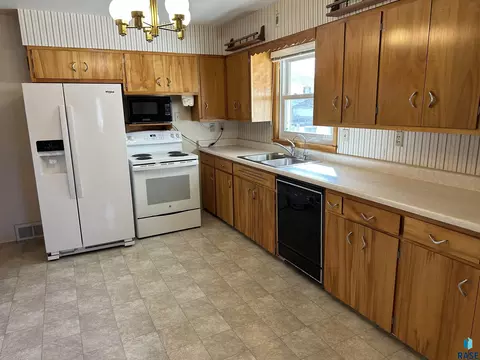 Kitchen - Division Ave, Madison, SD 57042 photo 2 of 4