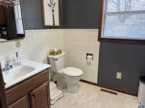 818 S Albert St, Freeman, SD 57029 photo 25
