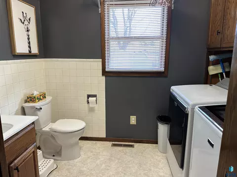 818 S Albert St, Freeman, SD 57029 photo 27