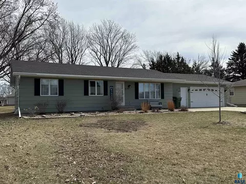 818 S Albert St, Freeman, SD 57029 photo 2