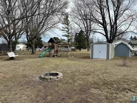 818 S Albert St, Freeman, SD 57029 photo 9
