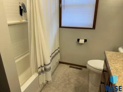 818 S Albert St, Freeman, SD 57029 photo 30