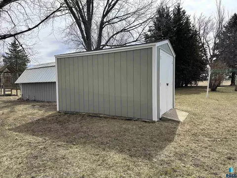 818 S Albert St, Freeman, SD 57029 photo 10