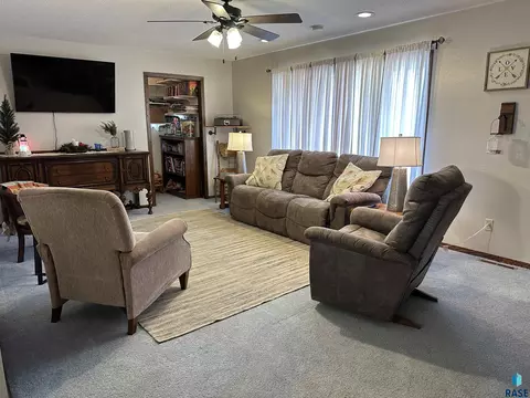 818 S Albert St, Freeman, SD 57029 photo 11