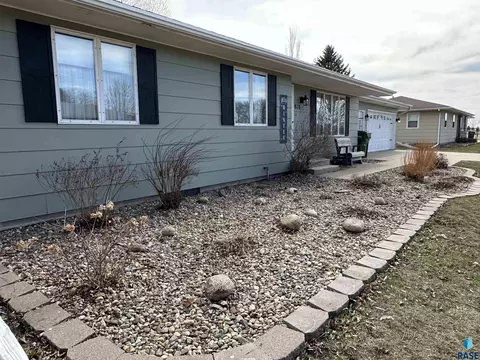 818 S Albert St, Freeman, SD 57029 photo 7