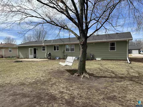 818 S Albert St, Freeman, SD 57029 photo 8