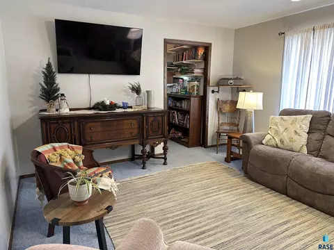818 S Albert St, Freeman, SD 57029 photo 13
