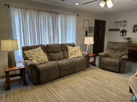 818 S Albert St, Freeman, SD 57029 photo 14
