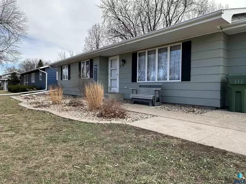 818 S Albert St, Freeman, SD 57029 photo 5
