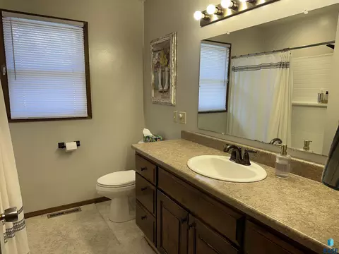 818 S Albert St, Freeman, SD 57029 photo 29