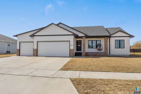 5301 S Hosta Ave, Sioux Falls, SD 57108