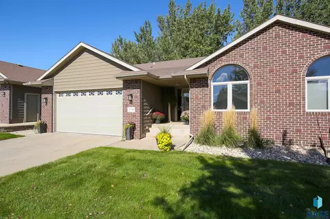 2700 E Whisper Trl, Sioux Falls, SD 57108