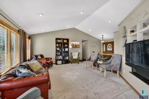 48297 Arrowhead Pl, Canton, SD 57013 photo 10