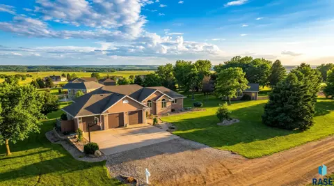 48297 Arrowhead Pl, Canton, SD 57013
