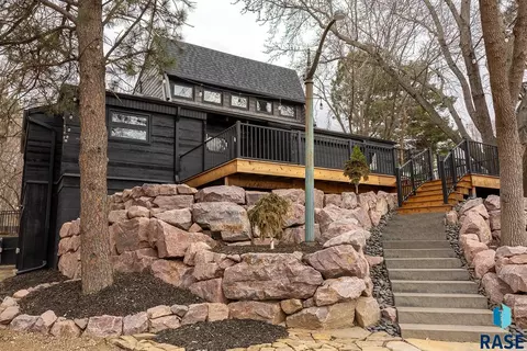 2320 S Southeastern Ave, Sioux Falls, SD 57103