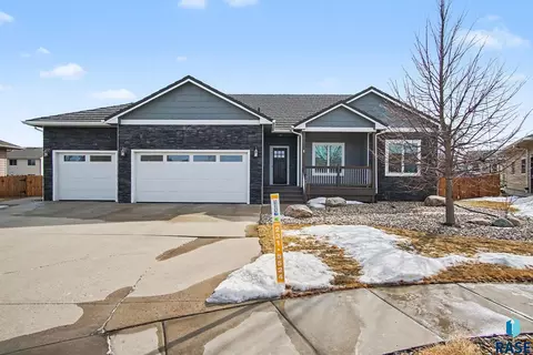 2405 E Yorkshire St, Sioux Falls, SD 57108