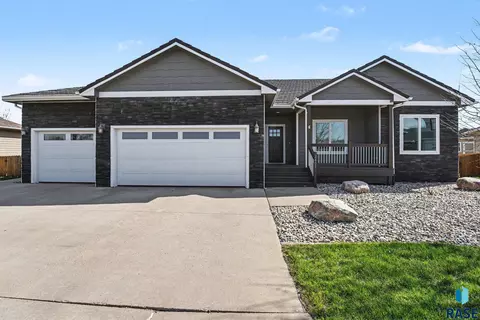 2405 E Yorkshire St, Sioux Falls, SD 57108