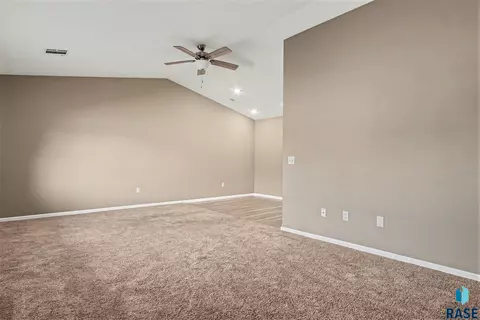 405 S Frank Ave, Garretson, SD 57030 photo 16