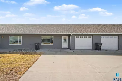 405 S Frank Ave, Garretson, SD 57030 photo 2