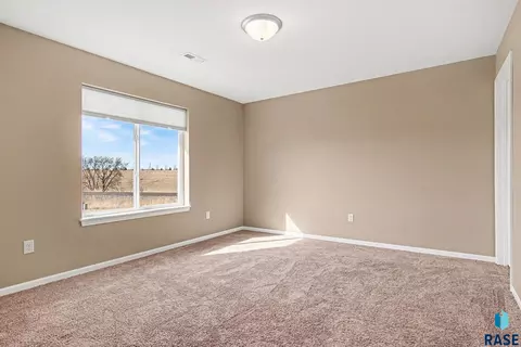 405 S Frank Ave, Garretson, SD 57030 photo 10
