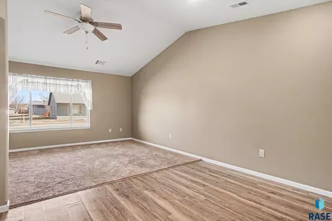405 S Frank Ave, Garretson, SD 57030 photo 4