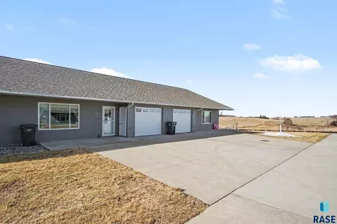 405 S Frank Ave, Garretson, SD 57030 photo 3