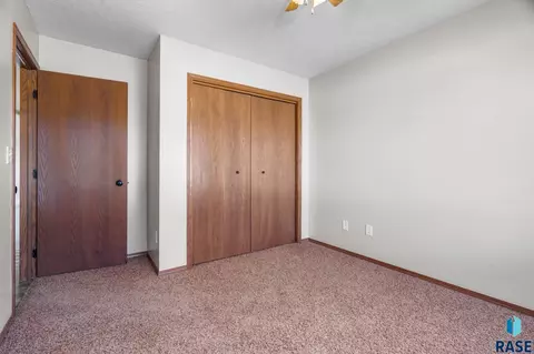 Bedroom - 1010 N Crape Pl, Sioux Falls, SD 57107 photo 4 of 5