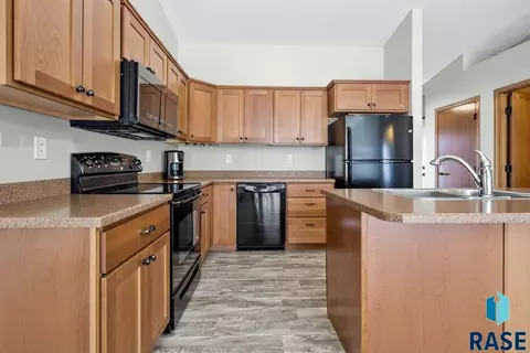 Kitchen - 1010 N Crape Pl, Sioux Falls, SD 57107 photo 1 of 1