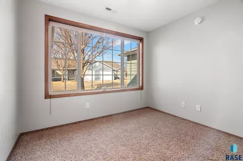 Bedroom - 1010 N Crape Pl, Sioux Falls, SD 57107 photo 3 of 5
