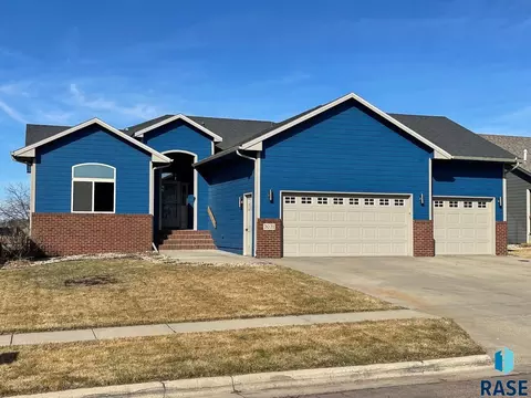 2021 S Haraldson Ave, Sioux Falls, SD 57106