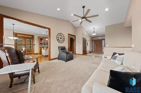 2013 Ridgeway Pl, Pierre, SD 57501 photo 4