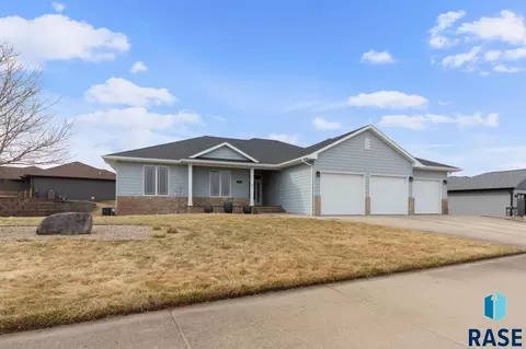 2013 Ridgeway Pl, Pierre, SD 57501