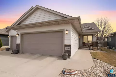 4308 S Vista Park Ave, Sioux Falls, SD 57106