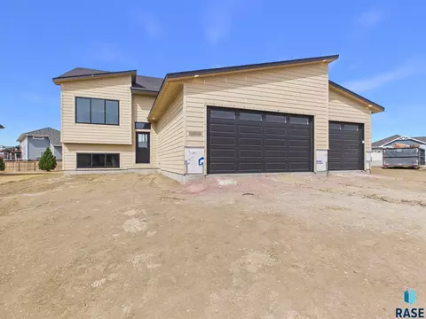 6808 E Dugout Ln, Sioux Falls, SD 57110