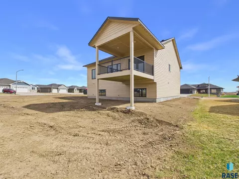 6808 E Dugout Ln, Sioux Falls, SD 57110 photo 4