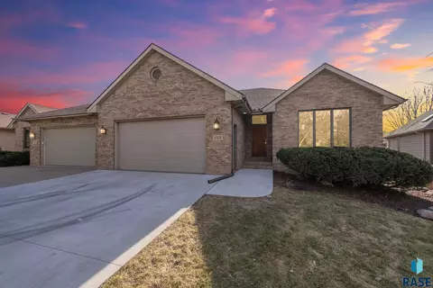 2505 S Big Timber Pl, Sioux Falls, SD 57105