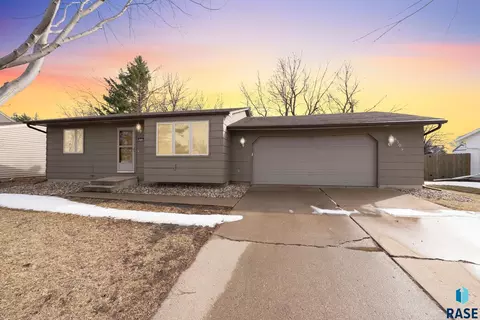 6305 W 58th St, Sioux Falls, SD 57106