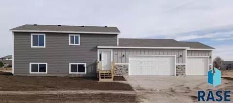 2512 N Bent Grass Ct, Sioux Falls, SD 57107