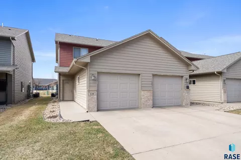 125 Emmett Trl, Harrisburg, SD 57032