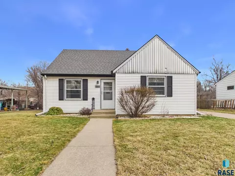 636 N Leadale Ave, Sioux Falls, SD 57103