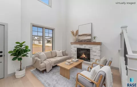 8611 W Shoreline Pl, Sioux Falls, SD 57107