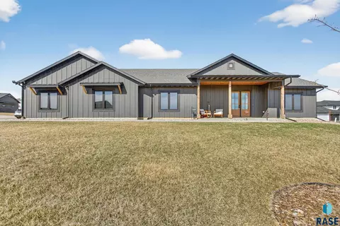 2400 N Reichelt Cir, Tea, SD 57064